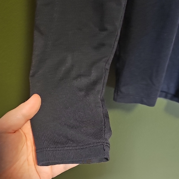 Athleta Scoop Neck Long Sleeve Top Gray T-Shirt Womens Activewear‎ - Picture 2 of 6